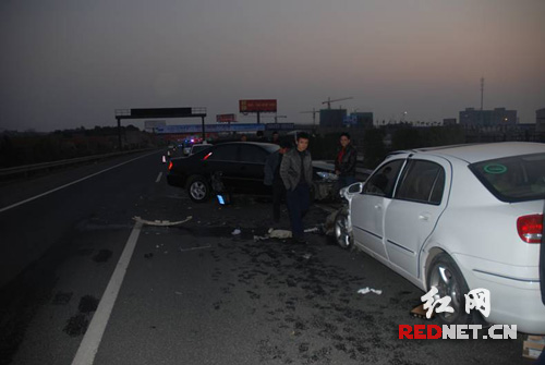 大意司機走錯路高速逆行導致車禍 所幸無人傷亡(圖)