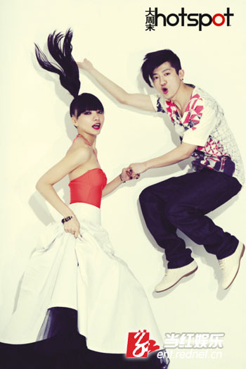 歌手彭坦热恋名模春晓杂志首度公开恋情图