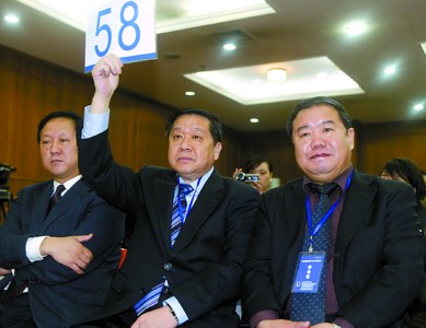 三元集团董事,党委副书记,三元食品董事范学珊等人在回答记者提问时说