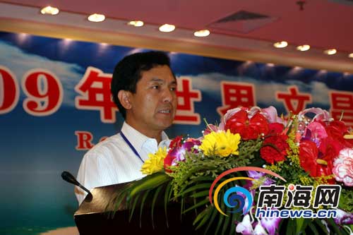 文昌市委书记裴成敏在2009年世界文昌乡亲恳亲节主题年会上发表讲话
