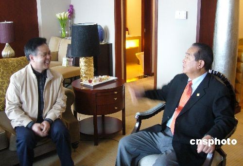 图宋楚瑜河南之行以字会友畅谈书法艺术