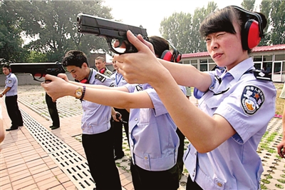 中国现役警用配枪图片