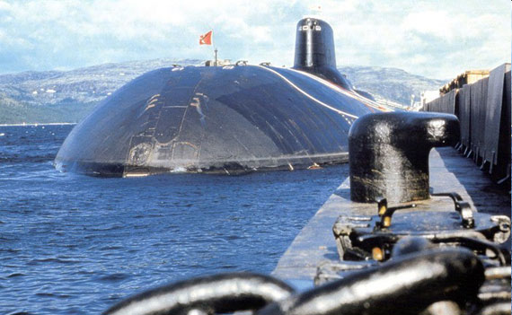 俄拆解第三艘世界上最大的台风级核潜艇(图)