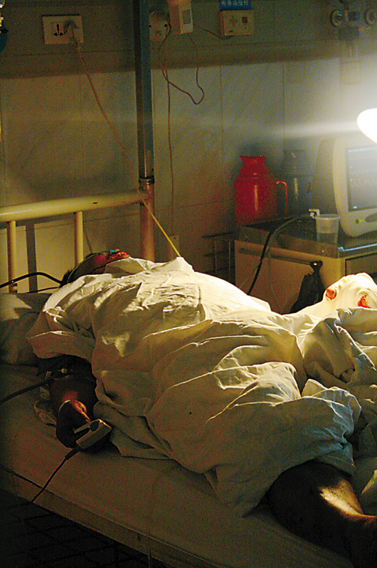 321国道三水段两车凌晨相撞