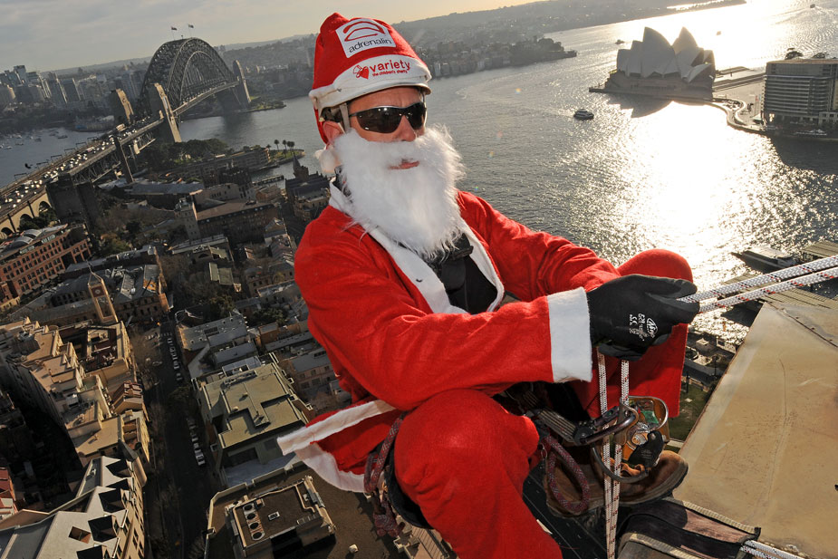 澳大利亚圣诞老人从天而降高清组图