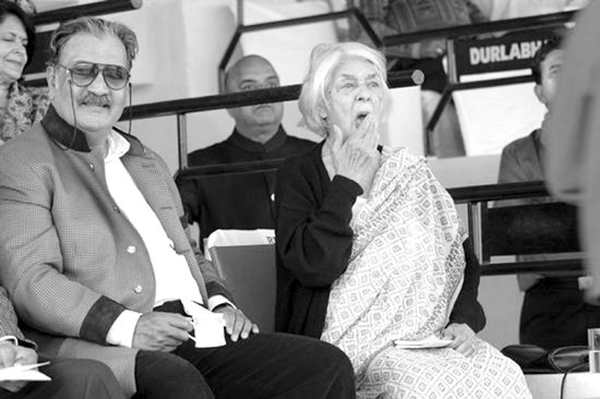 印度绝色公主半辈子拼政治 88岁时和穷人上街游行