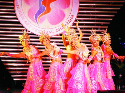 图为红叶组合演唱《水磨谣》.