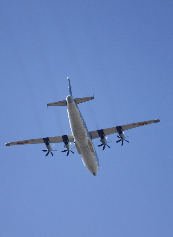 台媒:空警2000现身给美当头一棒让国人解气