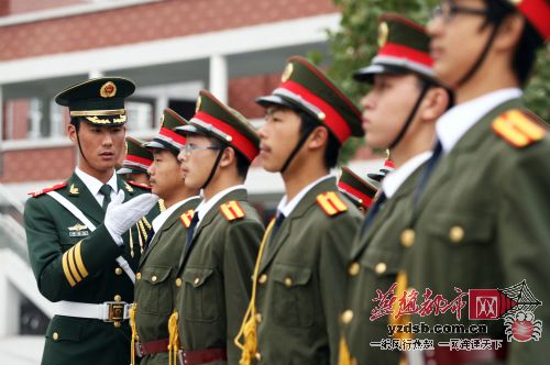 國慶60週年慶典旗手屈建光鹿泉一中傳藝(圖)