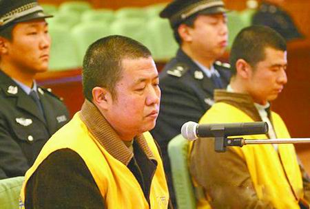 石家庄市中级人民法院于11月24日对"三鹿"刑事犯罪案犯张玉军,耿金平