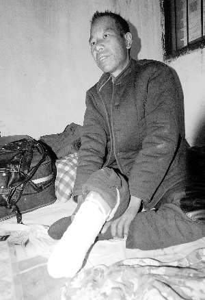 天水苦命汉 右脚被锯断 弃之垃圾台 惊动派出所