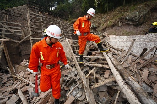 四川重慶交界5級地震致遂寧1死11傷(組圖)_新聞中心_新浪網