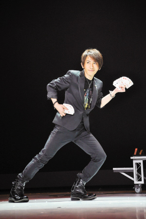 刘谦 董卿再秀魔术?有戏!