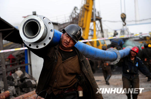 内蒙古骆驼山透水煤矿开始往外抽水(组图)