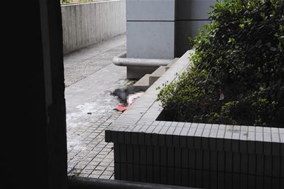 图文:患抑郁症女子高楼坠亡