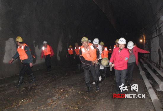 衡茶吉铁路云阳山隧道开展涌水应急救援实战演练
