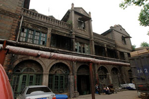 > 正文  "对这些遗迹,将做到修旧如旧,如雕塑,地面铺装等都应与民国