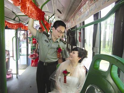 荆楚网消息 (楚天金报) 图为:这是"绿色婚礼"的选择 (通讯员张倩云