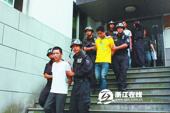 温州5劫匪闹市街头绑架两男子 特警20分钟擒获