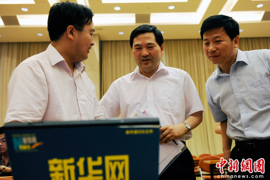 图：中组部新闻发言人首次亮相媒体_新闻中心_新浪网