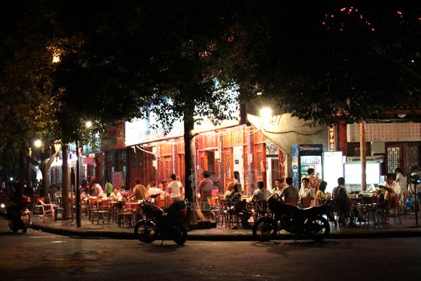 红火的白沙夜宵一条街(图)