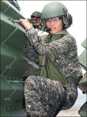 台湾海军陆战队军服图片