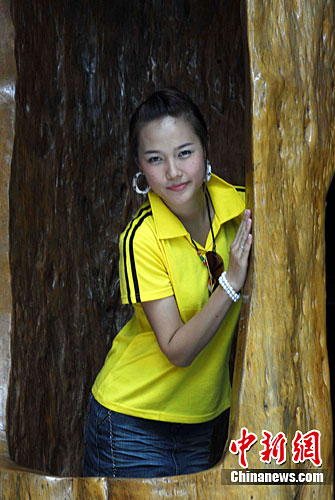 云南瑞丽:珠宝公主大赛开赛