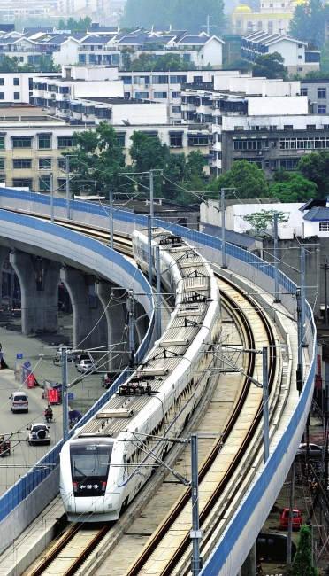 降價空間不大 今年國慶大假是成灌高鐵通車後迎來的第一個7天長假