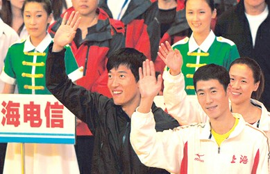 刘翔,王励勤等运动员入场.郭一江