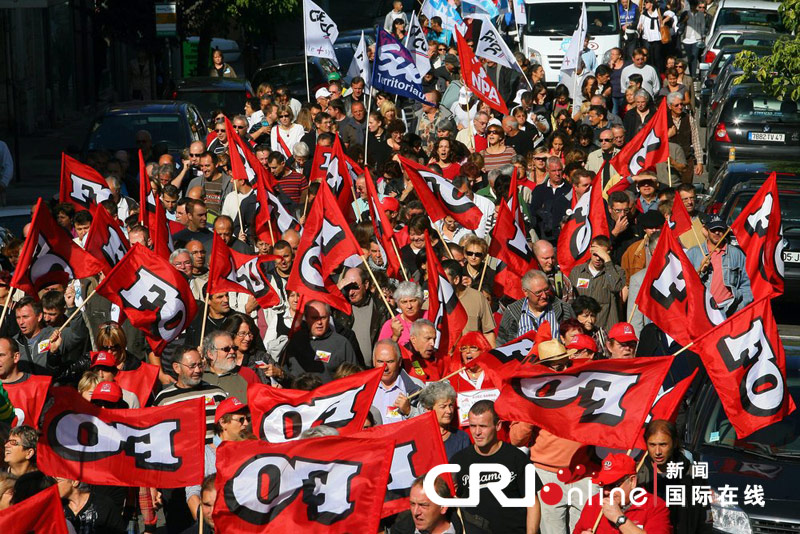 法国工会举行全国大罢工抗议养老金改革(高清组图)