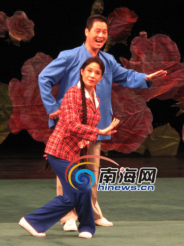 河南豫剧名家名段慰问海南演出 现场掌声不断