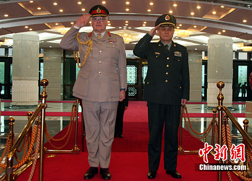 解放军副总参谋长侯树森与英国陆军参谋长会谈