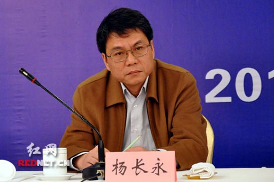 (湖南省人力资源和社会保障厅党组成员,省就业局局长杨长永介绍有关
