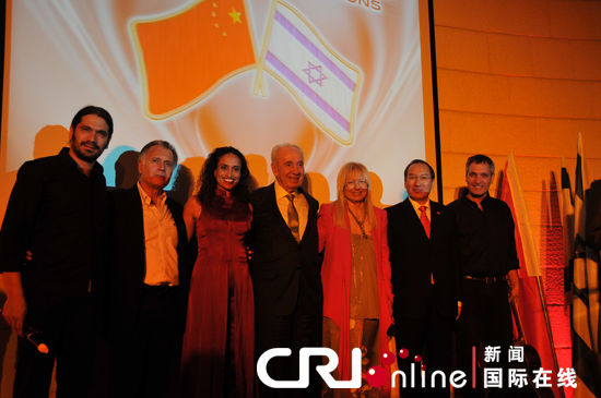 以中友谊是不断向前推进的友谊