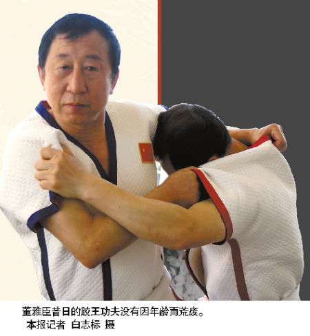 > 正文     著名教头董雅臣为中国式摔跤的传承与生存而多年奔走呼吁