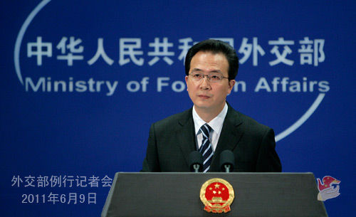 2011年6月9日,外交部发言人洪磊主持例行记者会.
