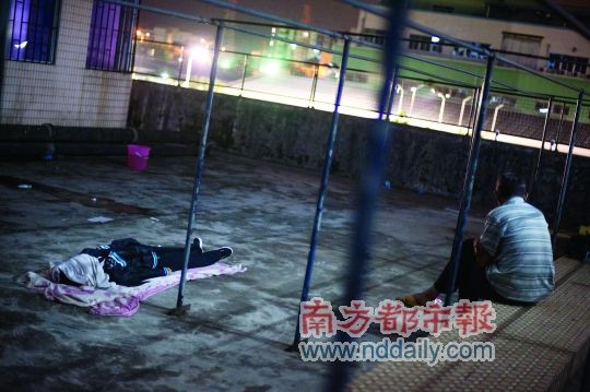 8樓擦玻璃 女工墜樓亡