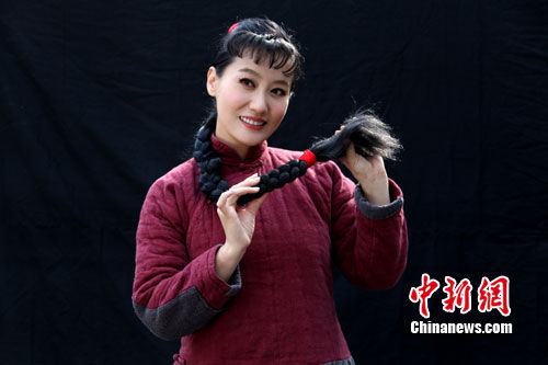 王昆为迟到向观众致歉 谭晶称《白毛女》演唱难