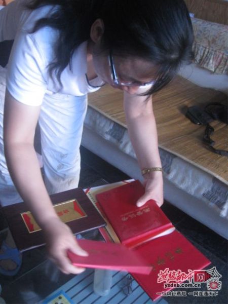 单亲妈妈19年独自抚养儿子儿子大学学费无着落