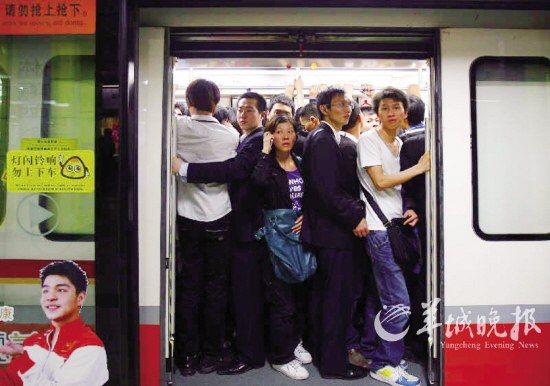 地铁禁超载,难道要摇号
