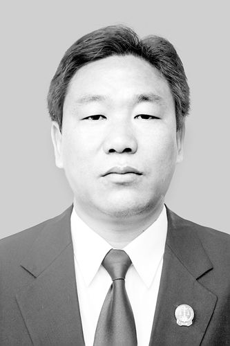 李承平:边境小镇上的"调解王"