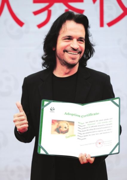 的一只雌性熊猫宝宝(下图),并将其命名为"南妮"(英文名:santorini)