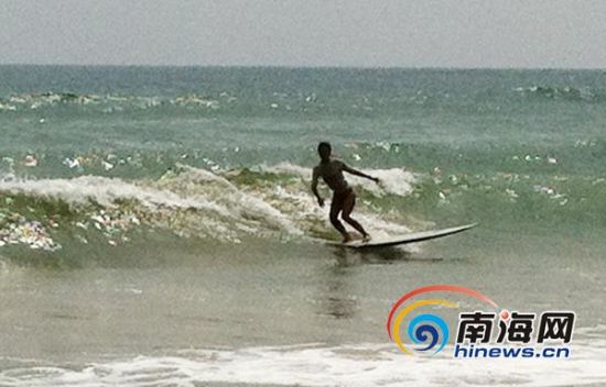 中国国内唯一选手刘丹:以学习态度参加冲浪节_新闻中心_新浪网