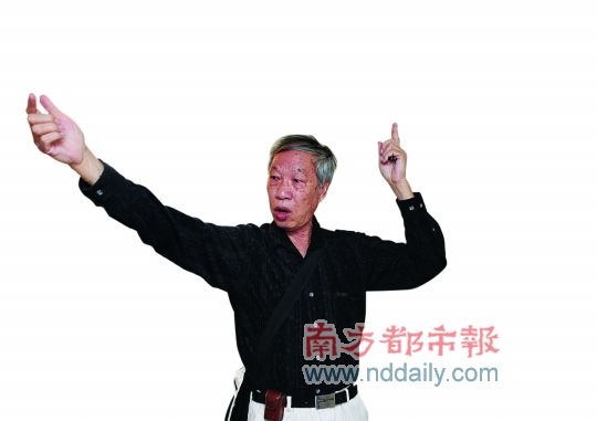 刘学基认为加装电梯严重影响了其房屋的通风采光.