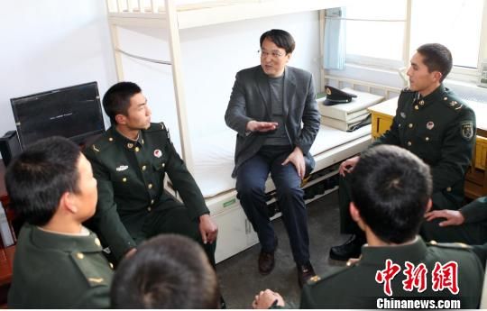 河南汤阴县委书记倾情拥军 被称编外"兵班长"