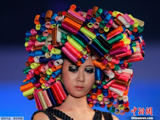2012韩国发型秀举行 出位造型夺眼球