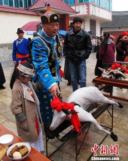 云南"草原儿女"祭祖欢庆蒙古族那达慕大会