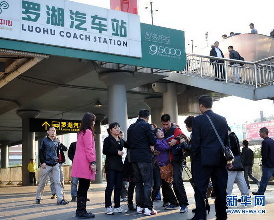 深圳罗湖汽车站大巴撞进人群5死5伤 司机被控制