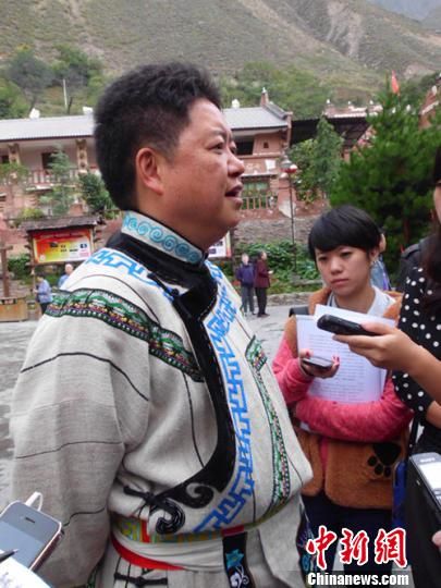 茂县县委书记高加军接受采访 王哲 摄位于茂县的中国羌族博物馆 王哲