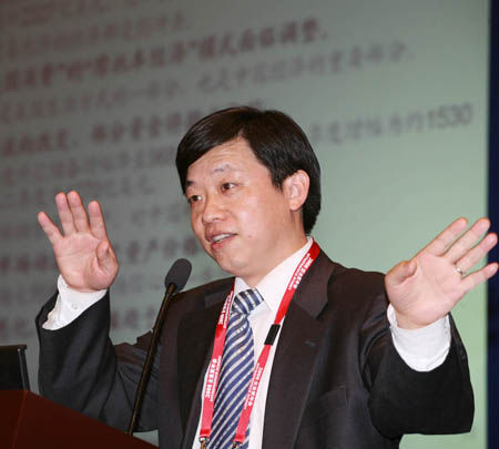 贺军先生于1998年加入安邦咨询,主要从事宏观经济,公共政策以及能源